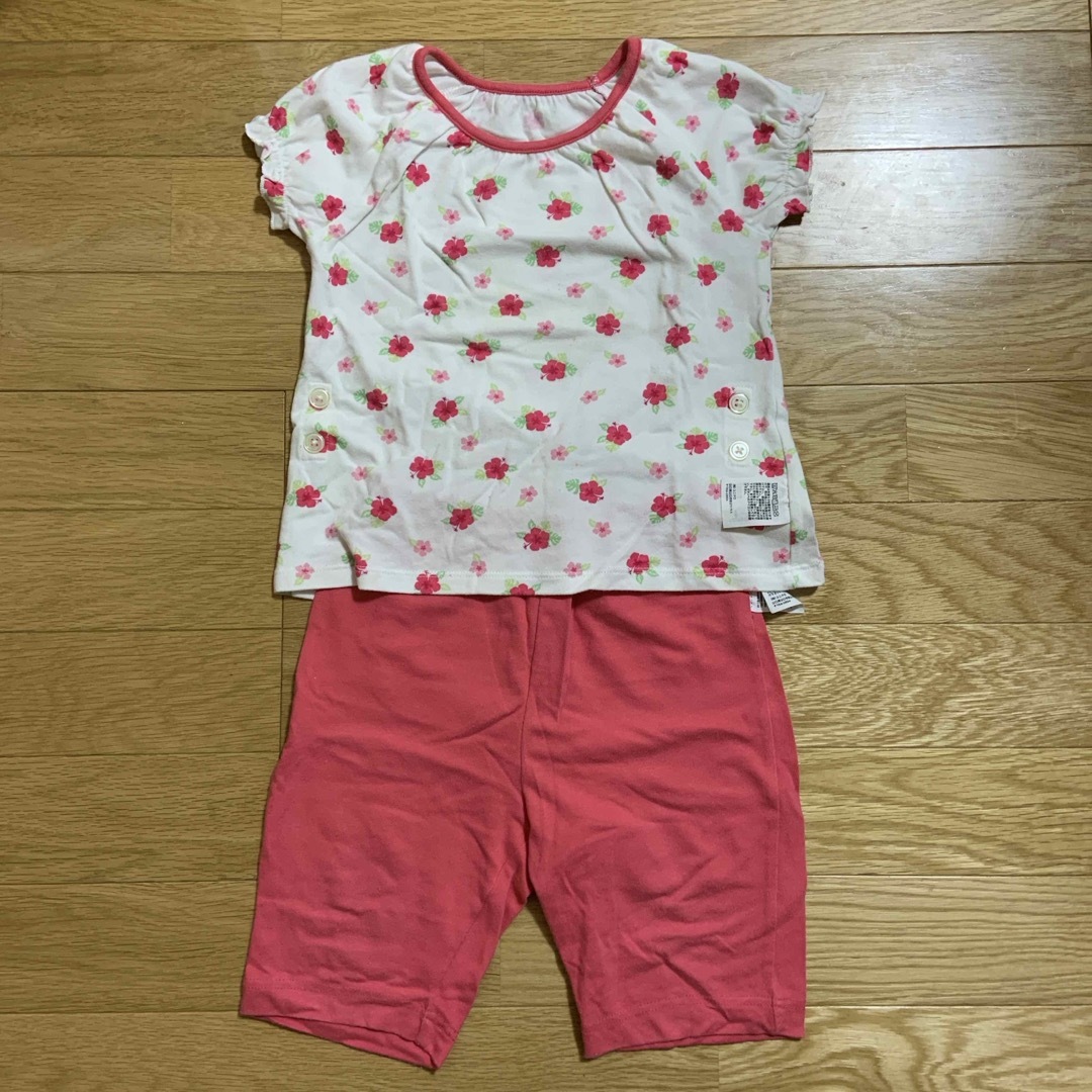 UNIQLO(ユニクロ)のユニクロ　パジャマ　ハイビスカス柄 キッズ/ベビー/マタニティのキッズ服女の子用(90cm~)(パジャマ)の商品写真