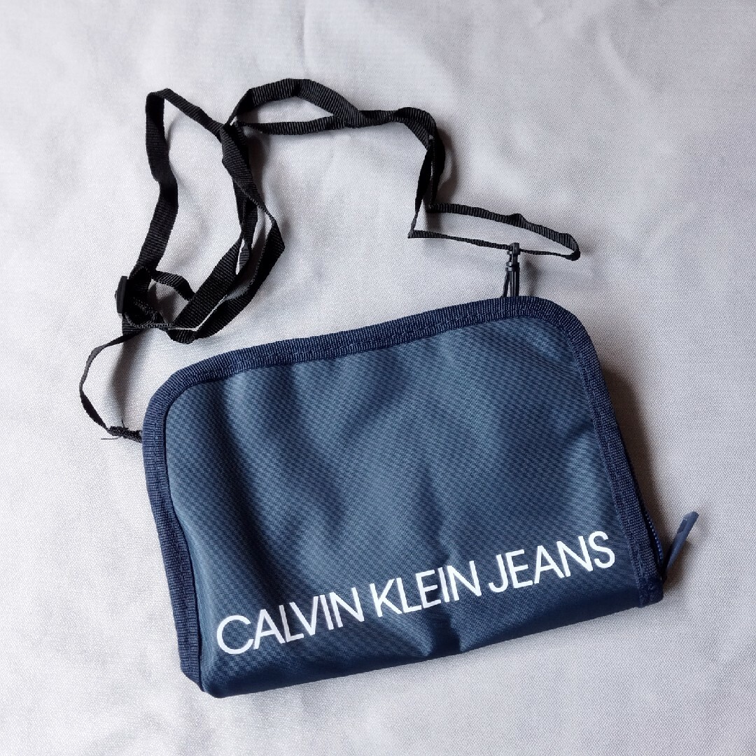 Calvin Klein(カルバンクライン)の✳CALVIN KLEIN JEANS　ショルダーストラップ付き多機能ケース メンズのバッグ(ショルダーバッグ)の商品写真