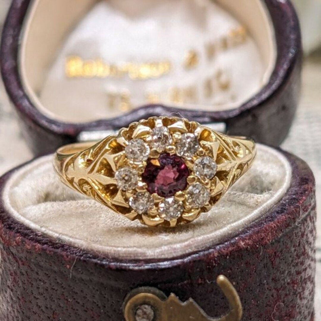 イギリスアンティーク　ロードライトガーネットとダイヤのクラスターリング　１２号 レディースのアクセサリー(リング(指輪))の商品写真