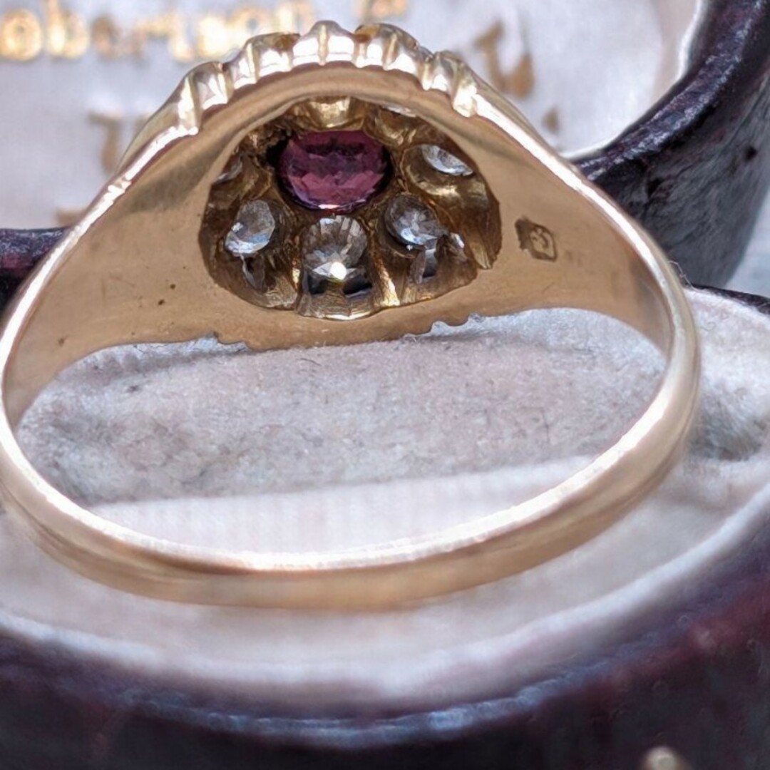 イギリスアンティーク　ロードライトガーネットとダイヤのクラスターリング　１２号 レディースのアクセサリー(リング(指輪))の商品写真