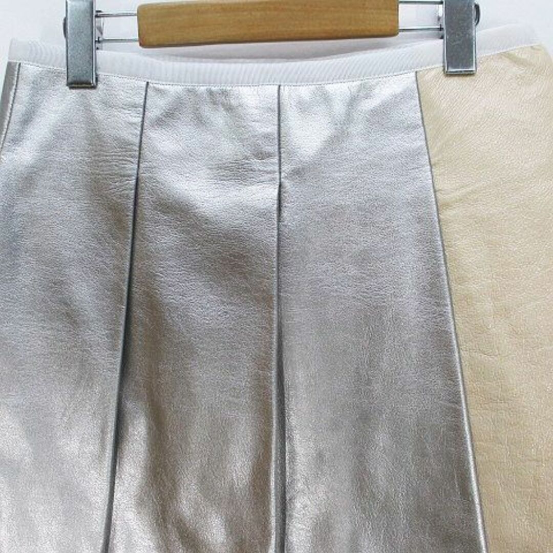 sacai luck(サカイラック)のsacai luck 13AWLU616 ミニ丈 プリーツ メタリックスカート レディースのスカート(ミニスカート)の商品写真