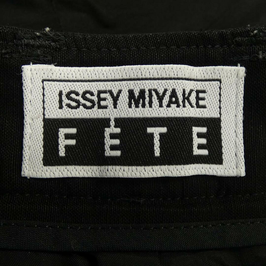 ISSEY MIYAKE(イッセイミヤケ)のイッセイミヤケ ISSEY MIYAKE パンツ レディースのパンツ(その他)の商品写真