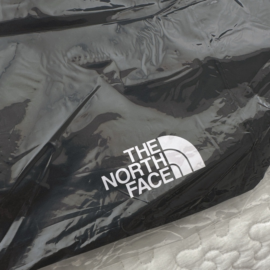 THE NORTH FACE(ザノースフェイス)の偽物注意！ THE NORTH FACE ノースフェイス　ショッパーバッグ 黒 レディースのバッグ(トートバッグ)の商品写真