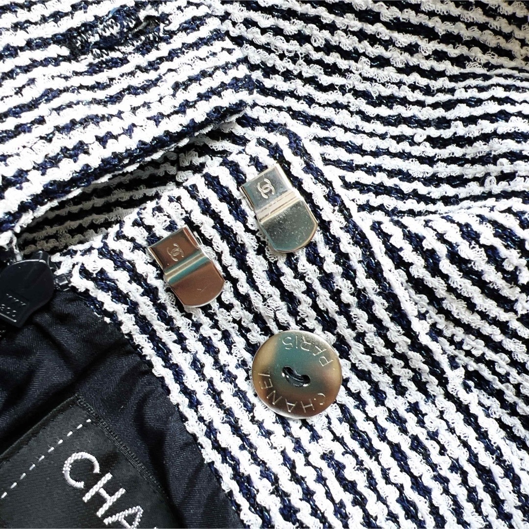 CHANEL(シャネル)の未使用　CHANEL シャネル　2019 サマー　ツイード　パールボタン　スーツ レディースのフォーマル/ドレス(スーツ)の商品写真