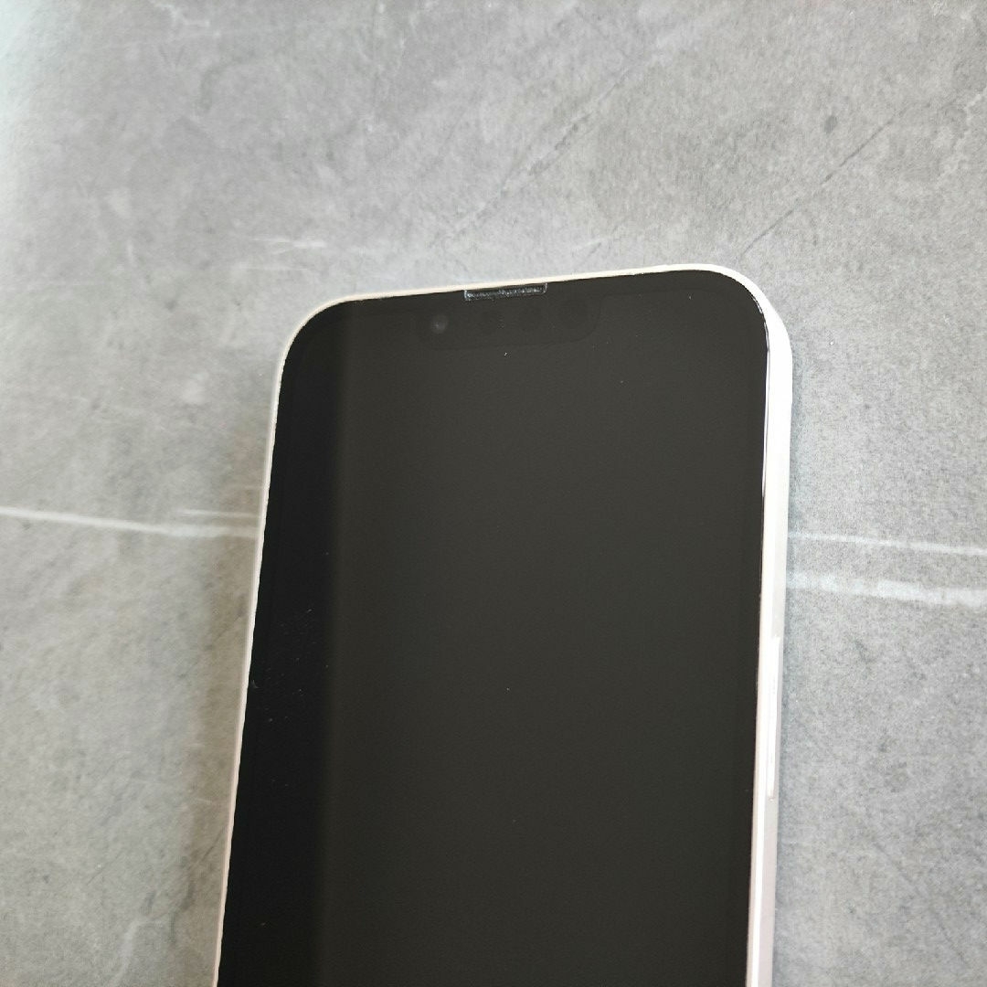 iPhone(アイフォーン)のiPhone13 スターライト（白）128GB スマホ/家電/カメラのスマートフォン/携帯電話(スマートフォン本体)の商品写真
