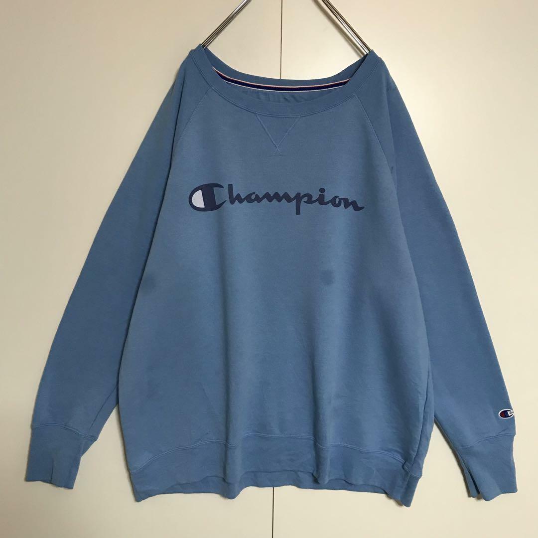 Champion(チャンピオン)の【ビッグサイズ】チャンピオン　センターロゴ入りトレーナー　ライトブルーE1199 レディースのトップス(トレーナー/スウェット)の商品写真