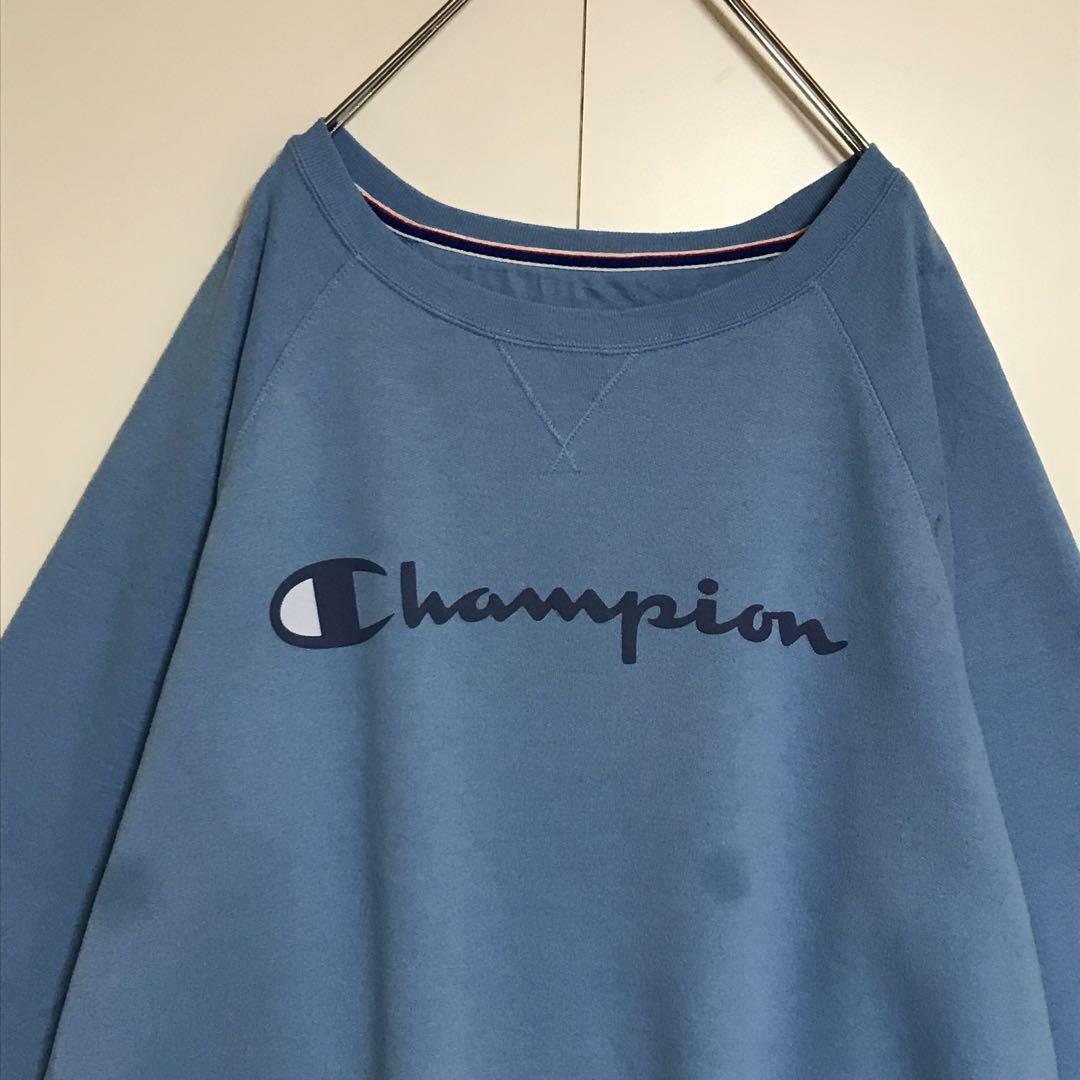 Champion(チャンピオン)の【ビッグサイズ】チャンピオン　センターロゴ入りトレーナー　ライトブルーE1199 レディースのトップス(トレーナー/スウェット)の商品写真