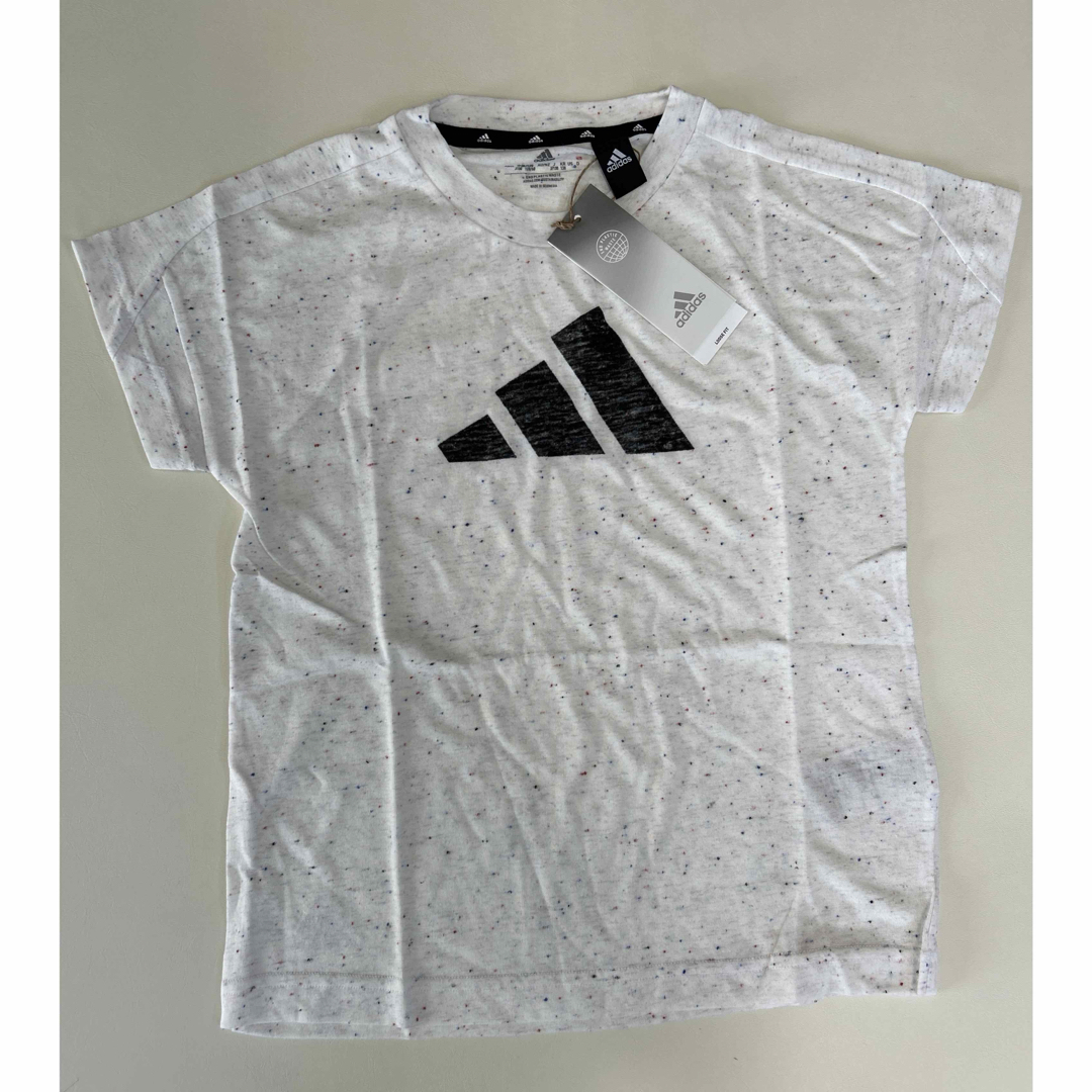 adidas(アディダス)のadidas Tシャツ　130サイズ キッズ/ベビー/マタニティのキッズ服男の子用(90cm~)(Tシャツ/カットソー)の商品写真