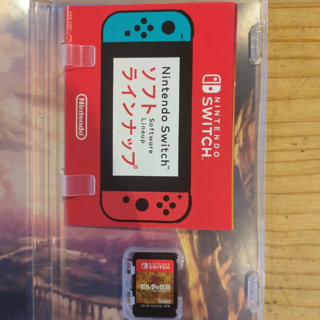 Nintendo Switch(ニンテンドースイッチ)のゼルダの伝説　ブレスオブザワイルド　ガイドブック付き エンタメ/ホビーのゲームソフト/ゲーム機本体(家庭用ゲームソフト)の商品写真