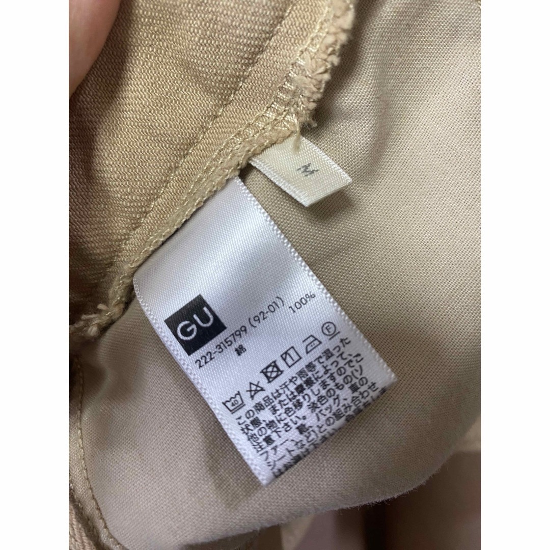 GU(ジーユー)のGU 台形 ベージュスカート レディースのスカート(ひざ丈スカート)の商品写真