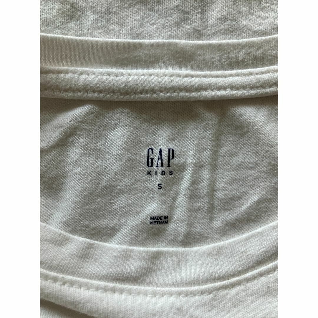 GAP Kids(ギャップキッズ)のGAP｜半袖Tシャツ　6～7歳（120）　ロゴ キッズ/ベビー/マタニティのキッズ服女の子用(90cm~)(Tシャツ/カットソー)の商品写真