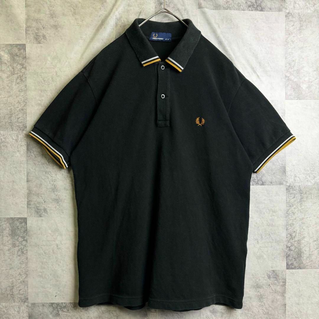 FRED PERRY(フレッドペリー)の美品 フレッドペリー 鹿子ポロシャツ 半袖 刺繍ロゴ 襟ライン ブラック M メンズのトップス(ポロシャツ)の商品写真