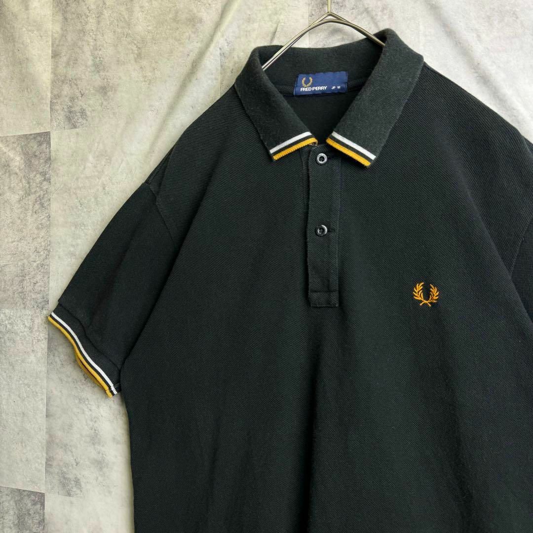 FRED PERRY(フレッドペリー)の美品 フレッドペリー 鹿子ポロシャツ 半袖 刺繍ロゴ 襟ライン ブラック M メンズのトップス(ポロシャツ)の商品写真