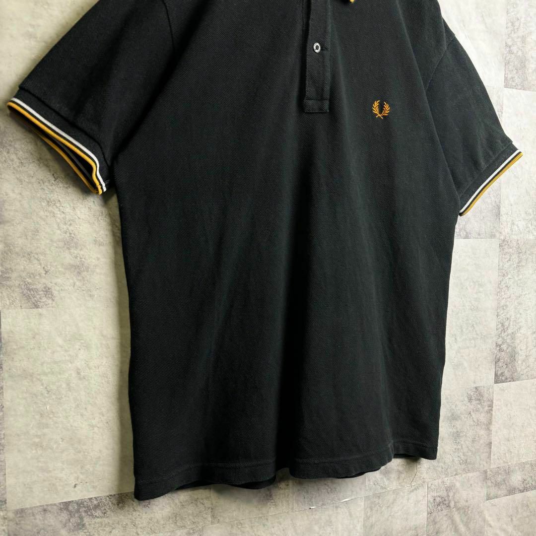 FRED PERRY(フレッドペリー)の美品 フレッドペリー 鹿子ポロシャツ 半袖 刺繍ロゴ 襟ライン ブラック M メンズのトップス(ポロシャツ)の商品写真