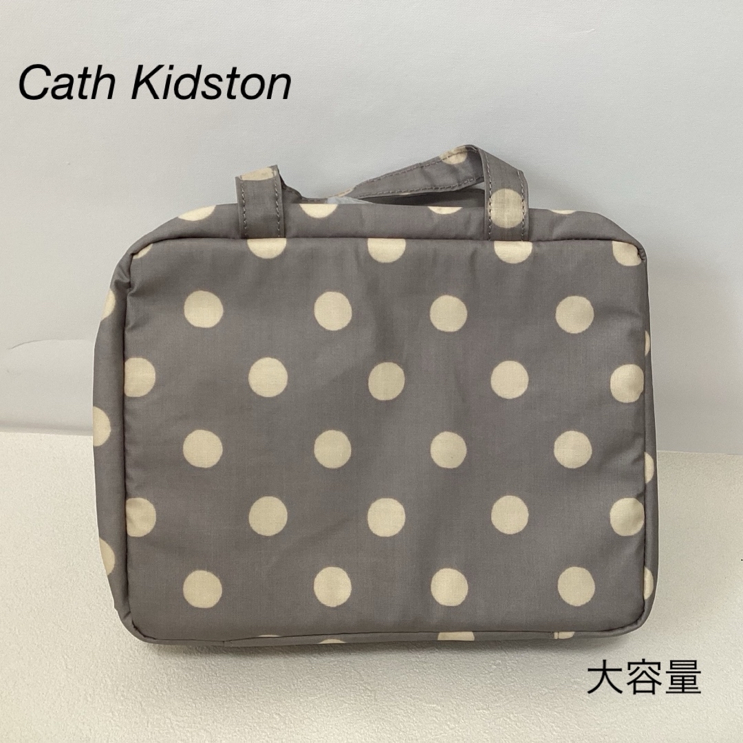 Cath Kidston(キャスキッドソン)の⭐︎新品未使用⭐︎Cath Kidston トラベルバッグ　化粧ポーチ レディースのファッション小物(ポーチ)の商品写真