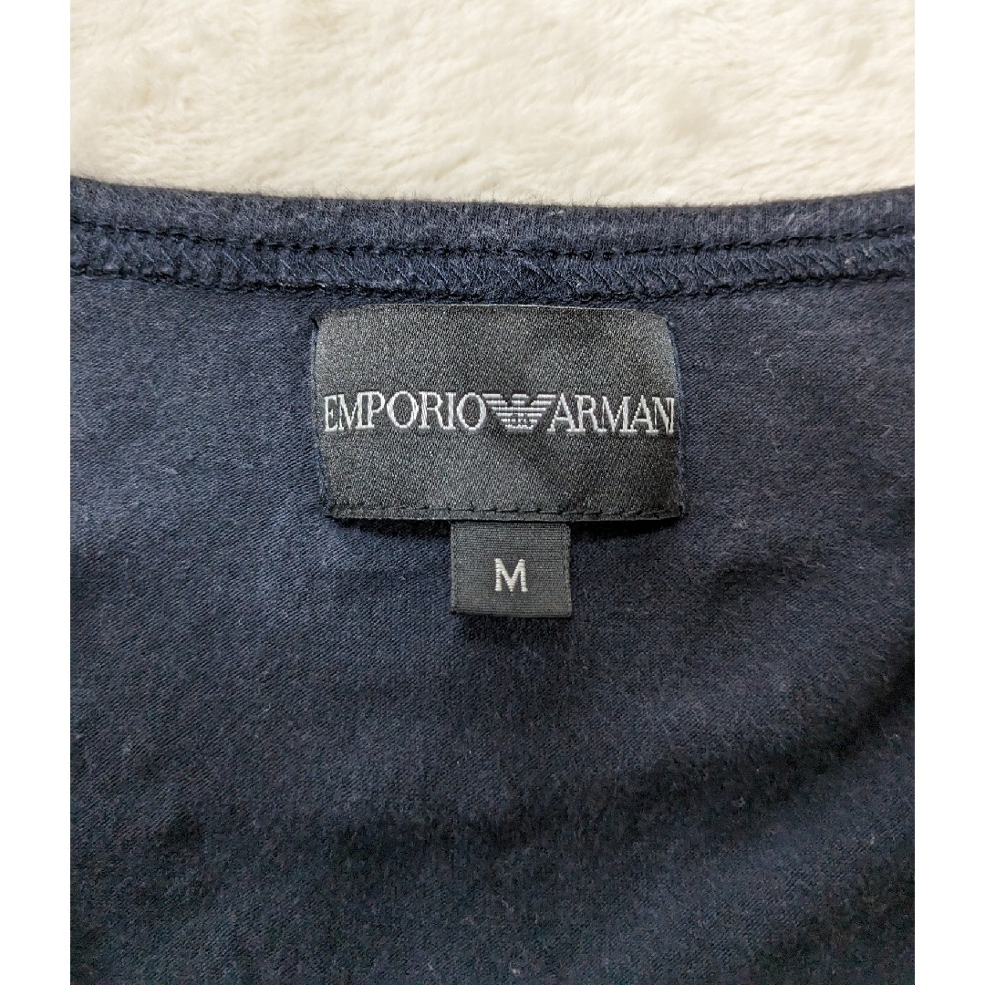 Emporio Armani(エンポリオアルマーニ)のEMPORIOARMANI胸元背中ブランドプリント伸縮生地Vネックロングtシャツ メンズのトップス(Tシャツ/カットソー(七分/長袖))の商品写真