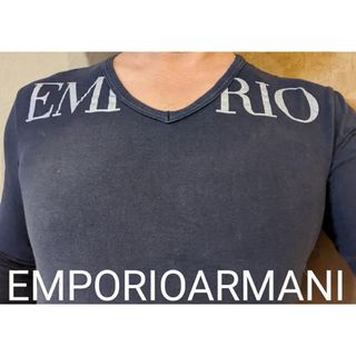 Emporio Armani - EMPORIOARMANI胸元背中ブランドプリント伸縮生地Vネックロングtシャツ