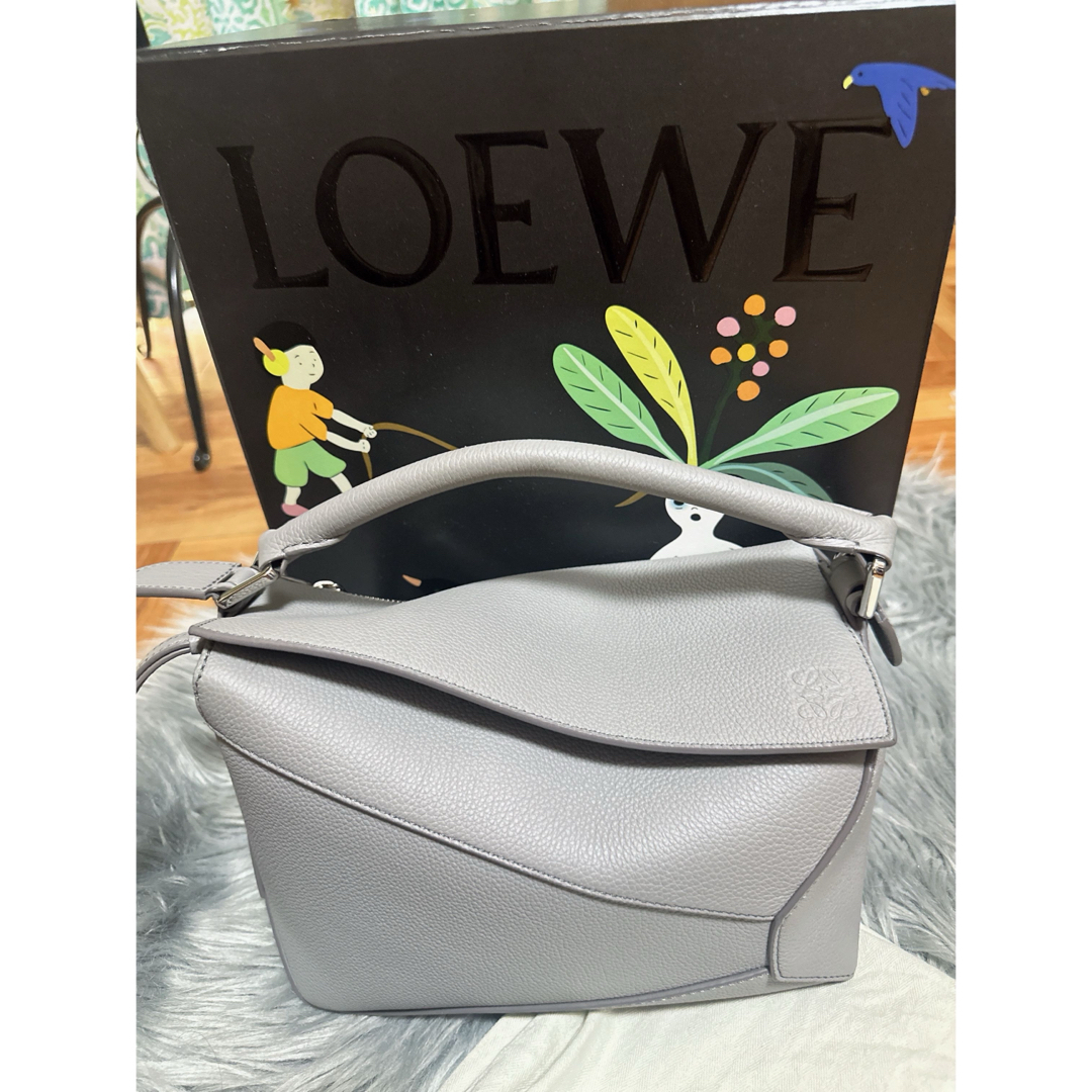 LOEWE(ロエベ)の正規品　ロエベ　パズルバッグ　スモール　(ソフトグレインカーフ) パールグレー  レディースのバッグ(ハンドバッグ)の商品写真