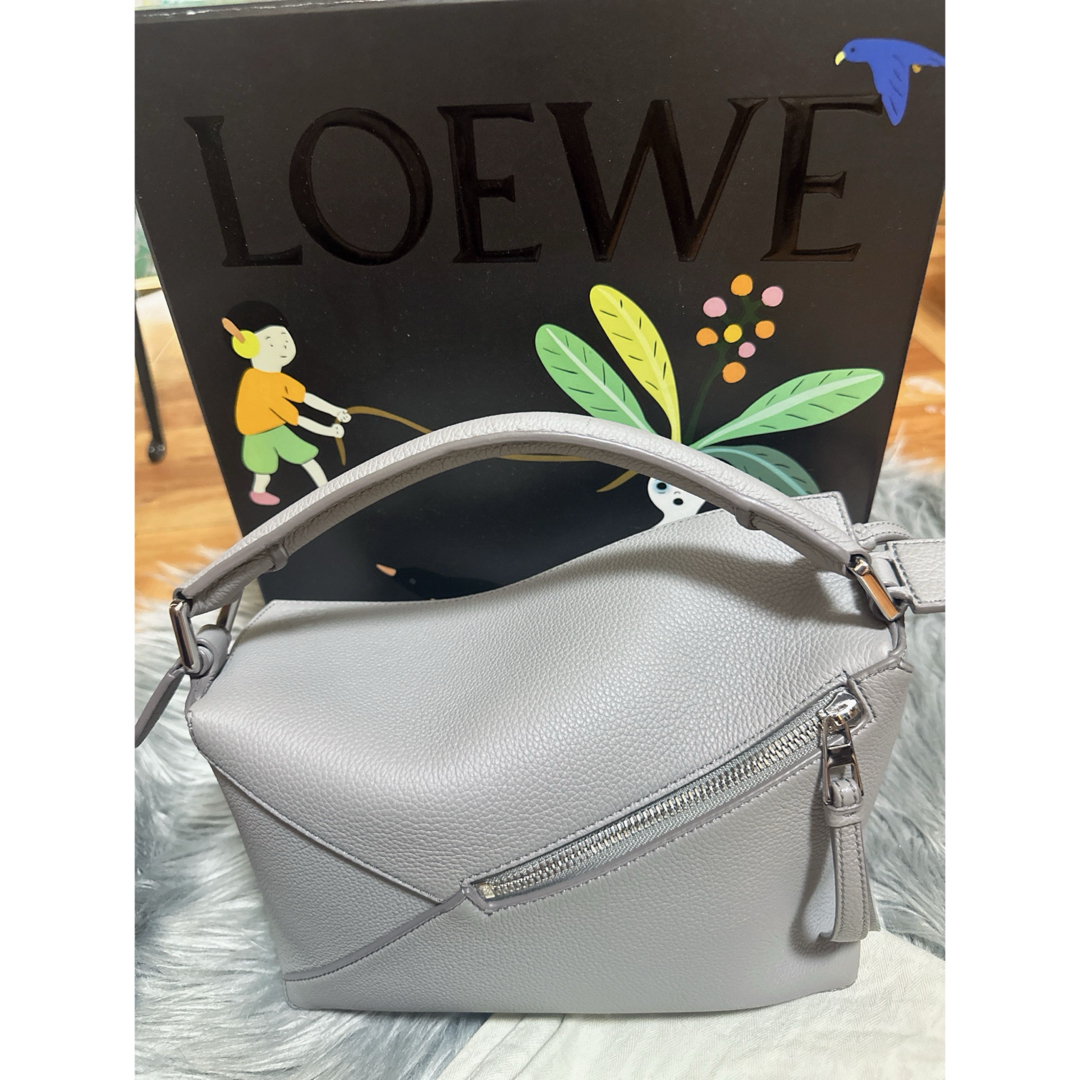 LOEWE(ロエベ)の正規品　ロエベ　パズルバッグ　スモール　(ソフトグレインカーフ) パールグレー  レディースのバッグ(ハンドバッグ)の商品写真