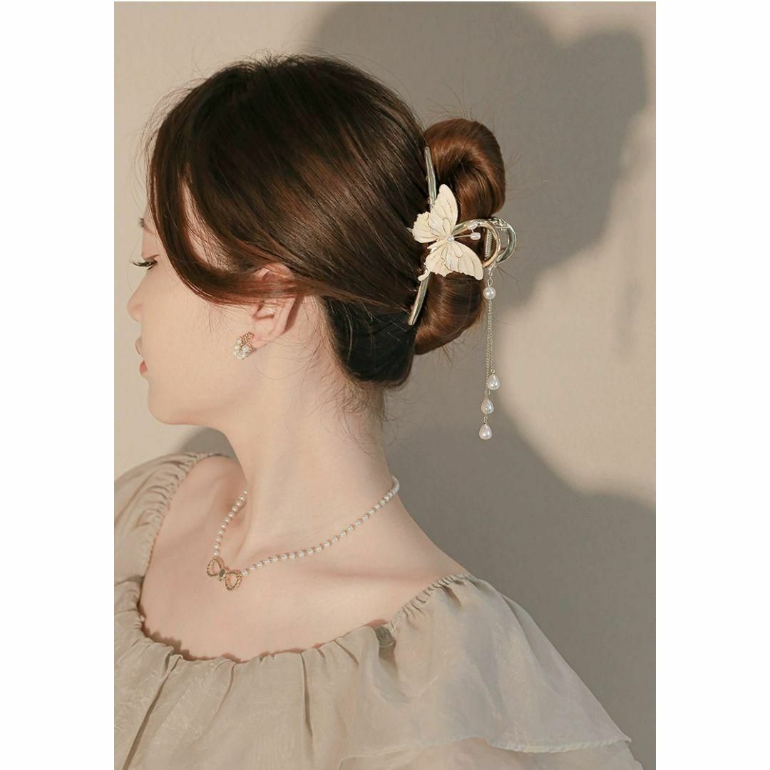 バタフライ 蝶 花 ビジュー バンスヘアクリップ タッセル パール ゴールド レディースのヘアアクセサリー(その他)の商品写真