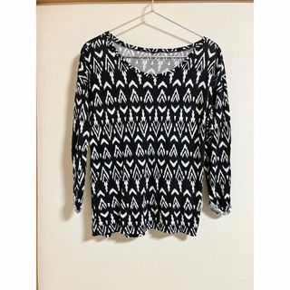 フォーエバートゥエンティーワン(FOREVER 21)の【Forever21】薄手カットソー 総柄 ブラック(カットソー(長袖/七分))