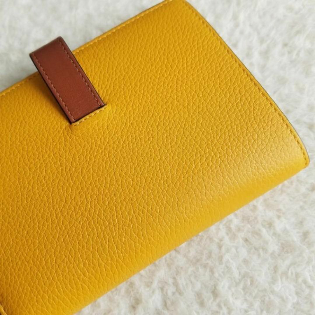 LOEWE(ロエベ)の新品 訳あり LOEWE ロエベ ミディアム バーティカル 2つ折り財布 レディースのファッション小物(財布)の商品写真