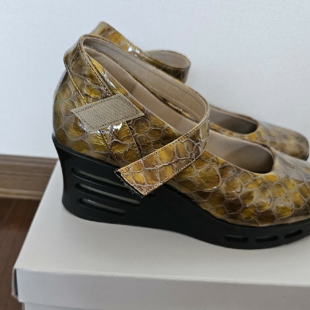24.5cm　トリプルエアー　パンプス　ベージュ レディースの靴/シューズ(ハイヒール/パンプス)の商品写真