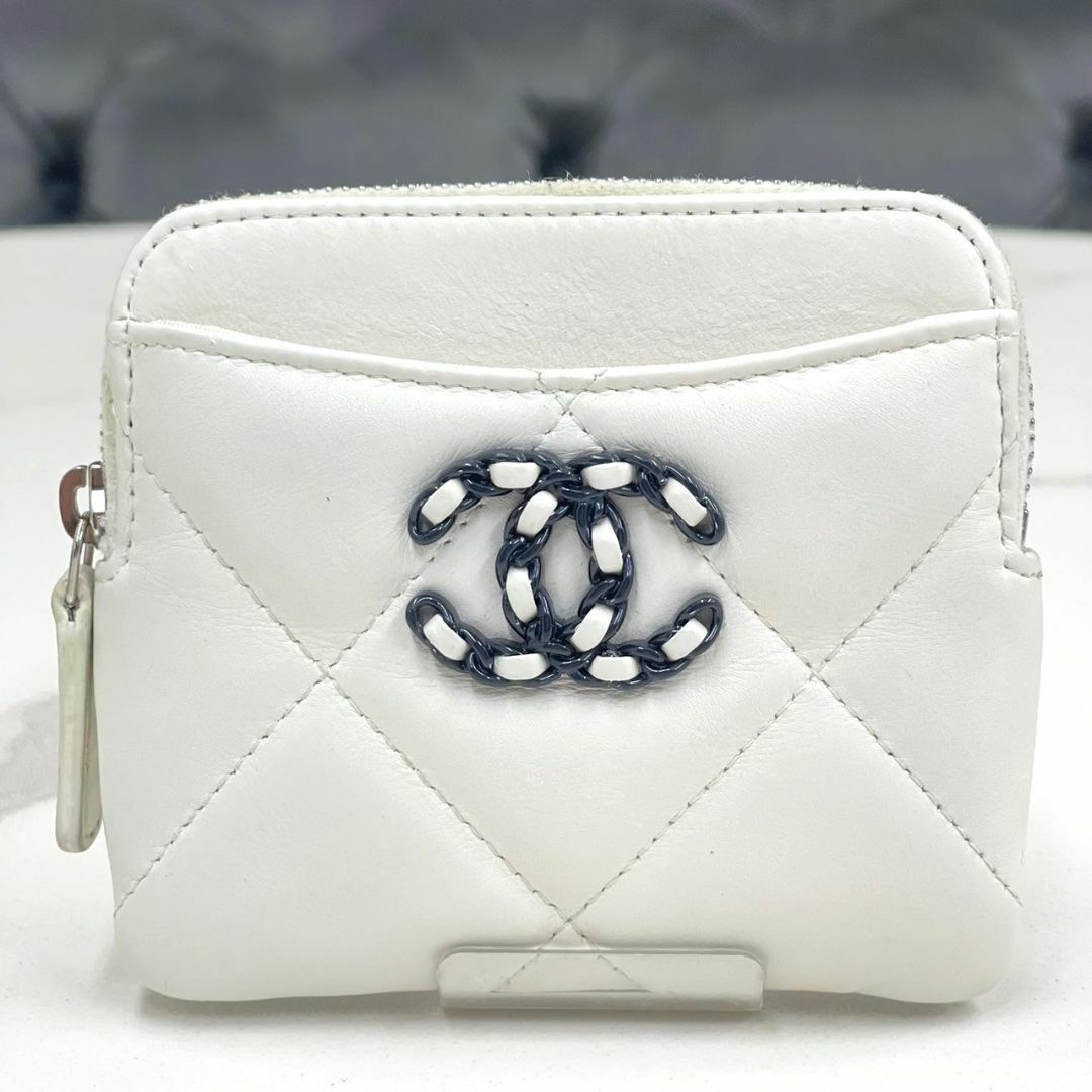 CHANEL - シャネル ジップコインパース シャネル19 白 CHANEL - シャネル ジップコインパース シャネル19 白