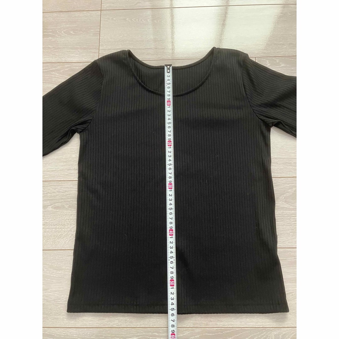 GU(ジーユー)の未使用  GU  Tシャツ  カットソー  リブ  ブラック レディースのトップス(Tシャツ(半袖/袖なし))の商品写真