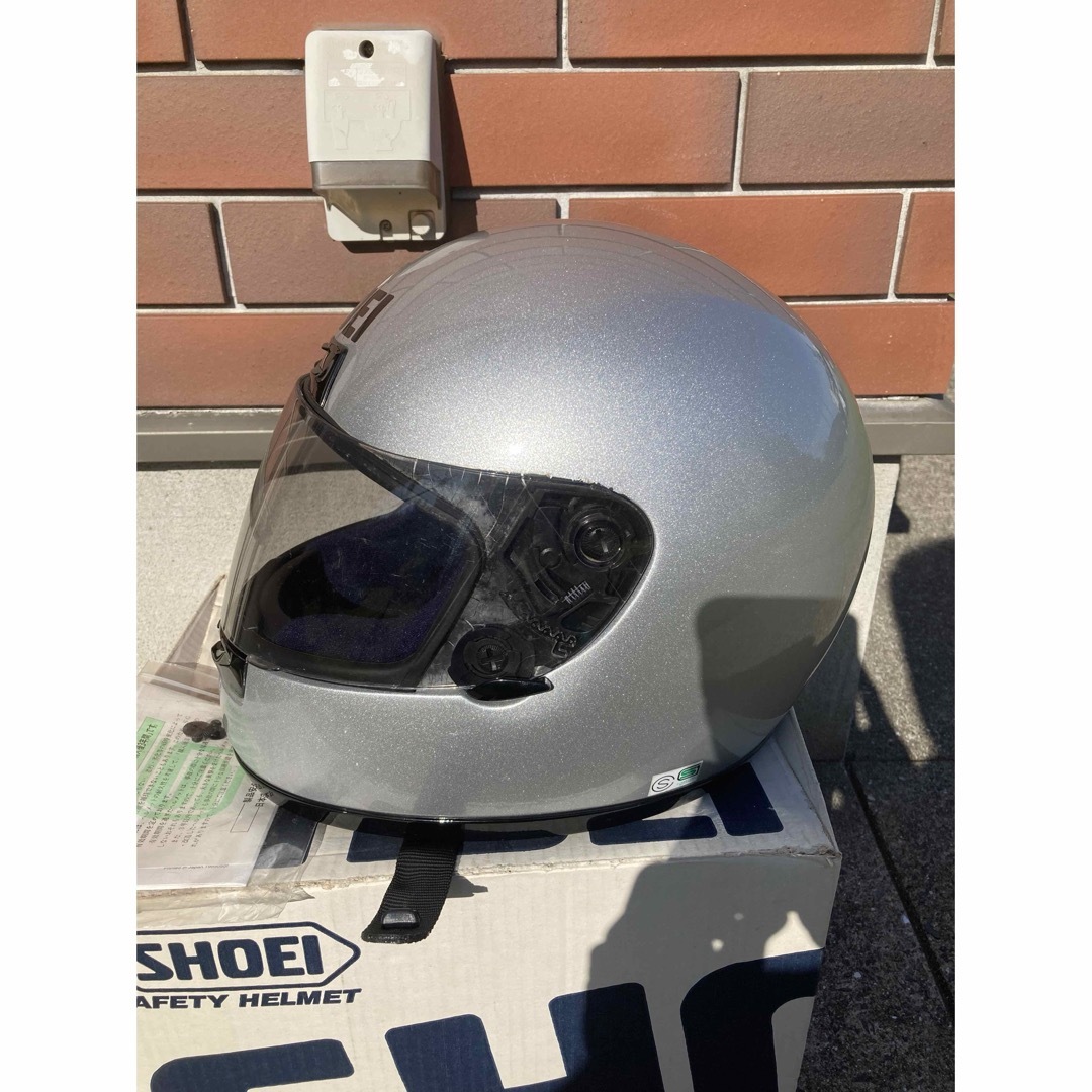 SHOEI(ショウエイ)のSHOEIショウエイ　ヘルメット　Lサイズ　シルバー　フルフェイス　フルヘル 自動車/バイクのバイク(ヘルメット/シールド)の商品写真