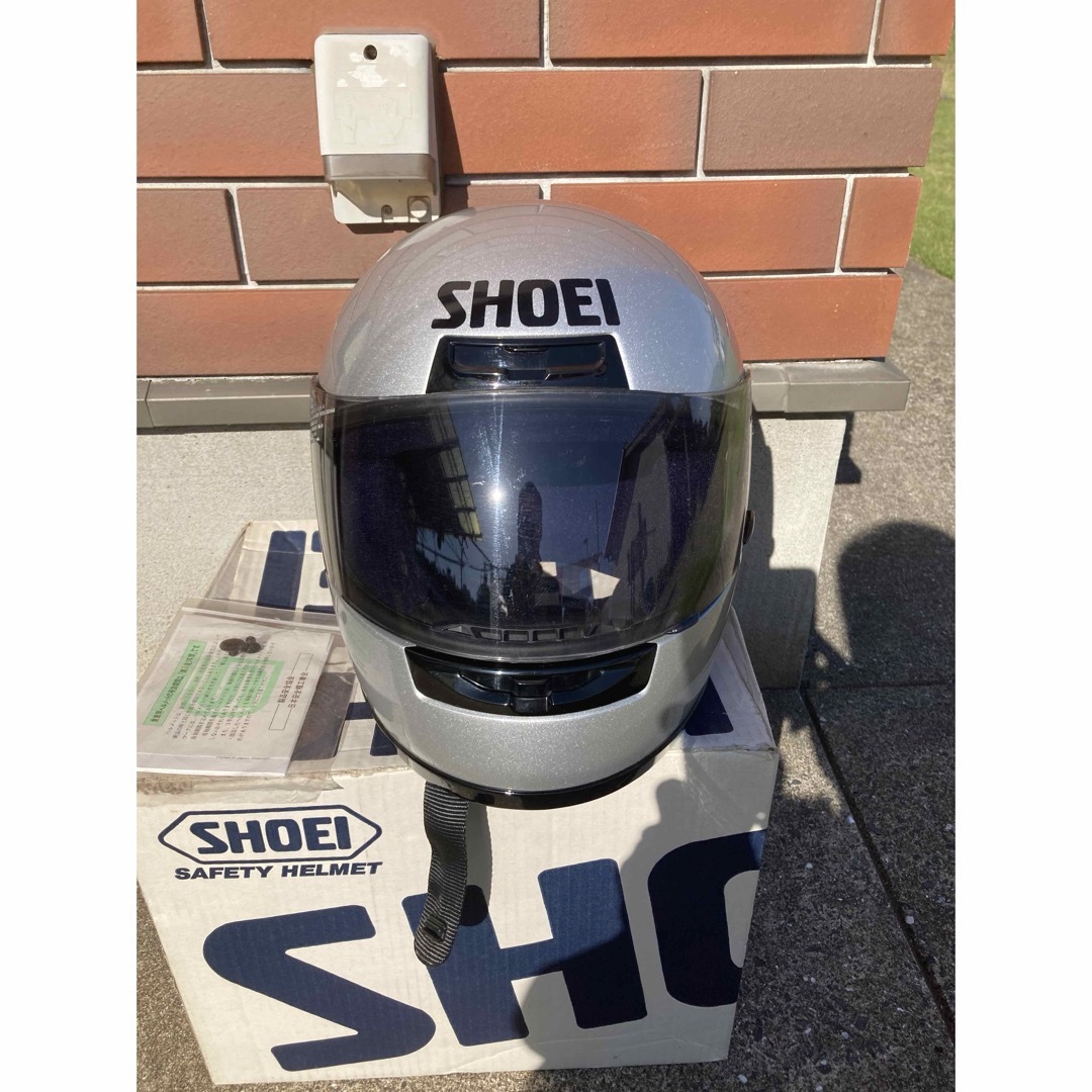 SHOEI(ショウエイ)のSHOEIショウエイ　ヘルメット　Lサイズ　シルバー　フルフェイス　フルヘル 自動車/バイクのバイク(ヘルメット/シールド)の商品写真