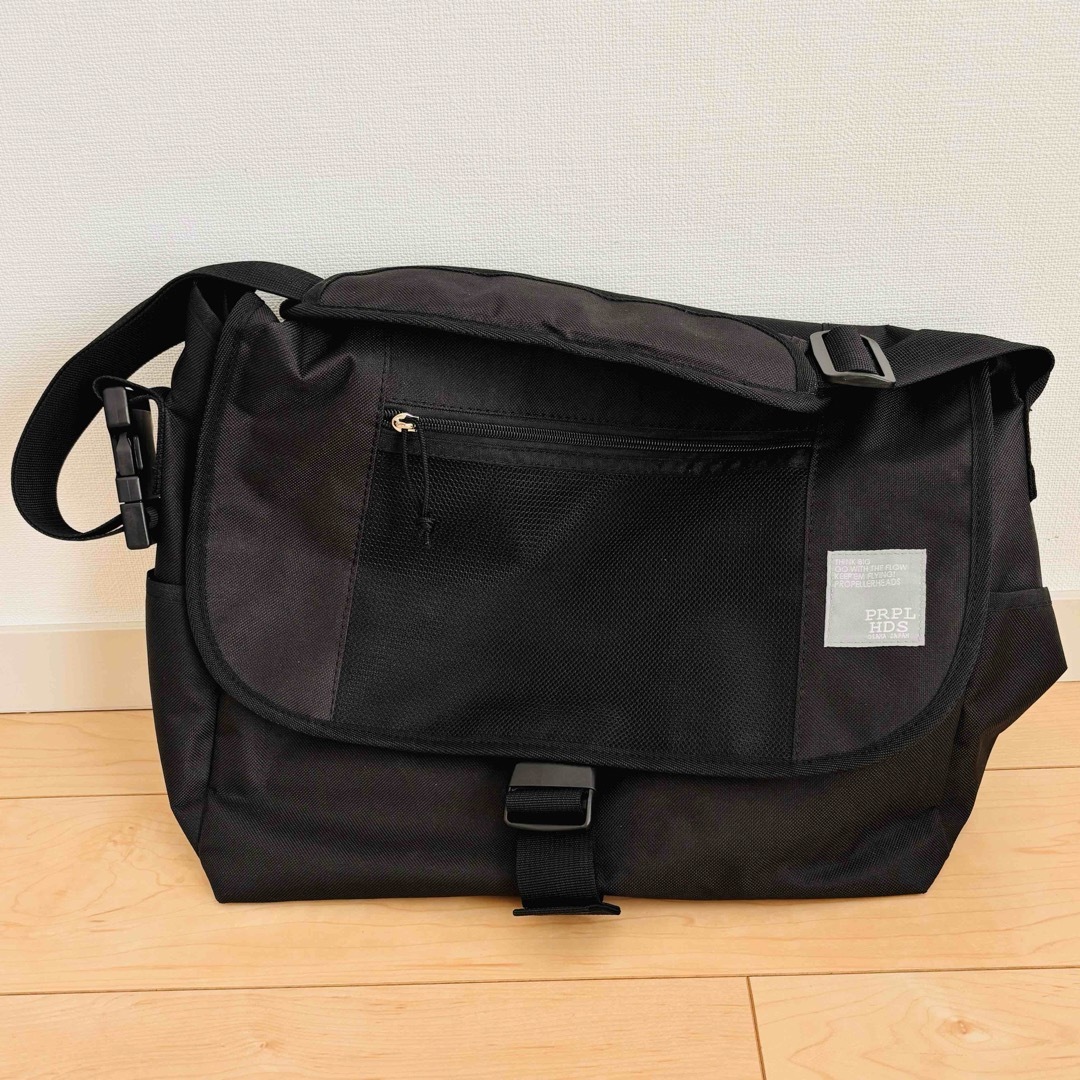 メッセンジャーバッグ ブラック 大容量 メンズのバッグ(メッセンジャーバッグ)の商品写真