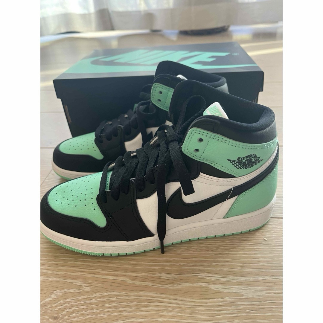 NIKE(ナイキ)のNike Air Jordan 1 High OG "Green Glow GS レディースの靴/シューズ(スニーカー)の商品写真