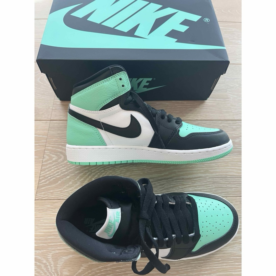 NIKE(ナイキ)のNike Air Jordan 1 High OG "Green Glow GS レディースの靴/シューズ(スニーカー)の商品写真