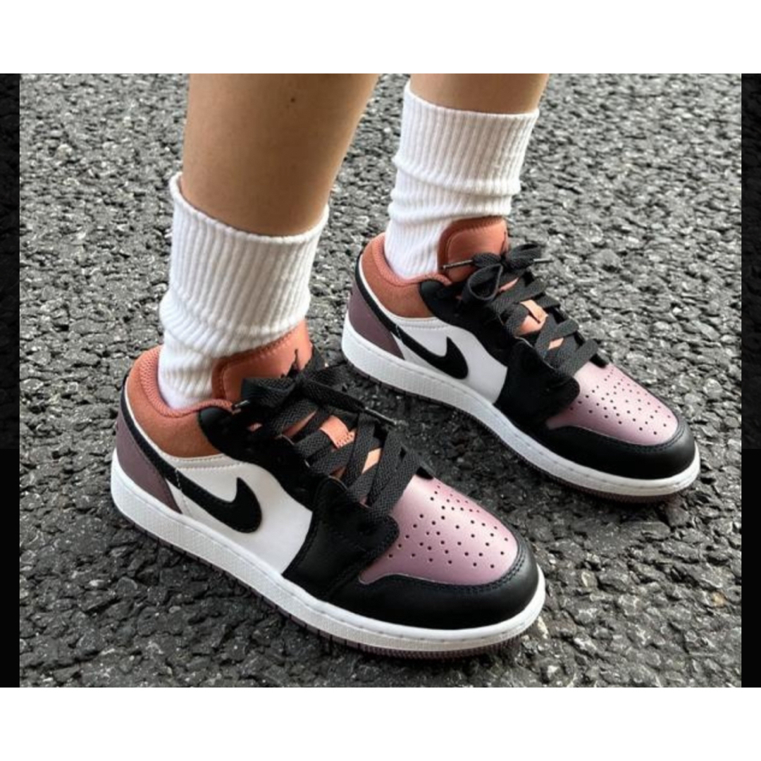 NIKE(ナイキ)の①点限定入荷　24cm【新品】NIKE GS JORDAN 1 LOW SE レディースの靴/シューズ(スニーカー)の商品写真