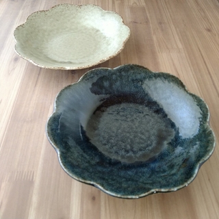 ミノヤキ(美濃焼)の和花型深皿・２枚　美濃焼(食器)