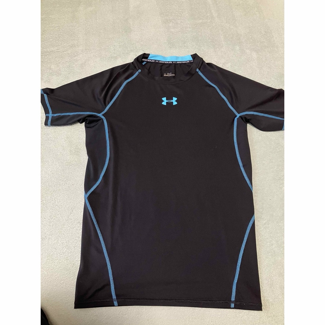 UNDER ARMOUR(アンダーアーマー)のアンダーアーマー  ヒートギア　コンプレショッンシャツ　黒⑥ メンズのトップス(Tシャツ/カットソー(半袖/袖なし))の商品写真