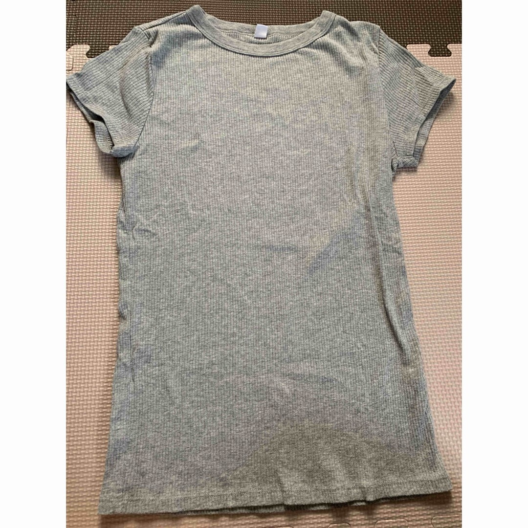 UNIQLO(ユニクロ)のユニクロ　Tシャツ　グレー レディースのトップス(Tシャツ(半袖/袖なし))の商品写真