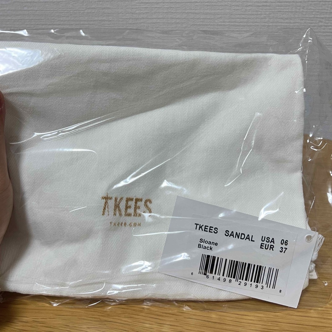 TKEES(ティキーズ)のTHREE sloan フラットサンダル レディースの靴/シューズ(サンダル)の商品写真