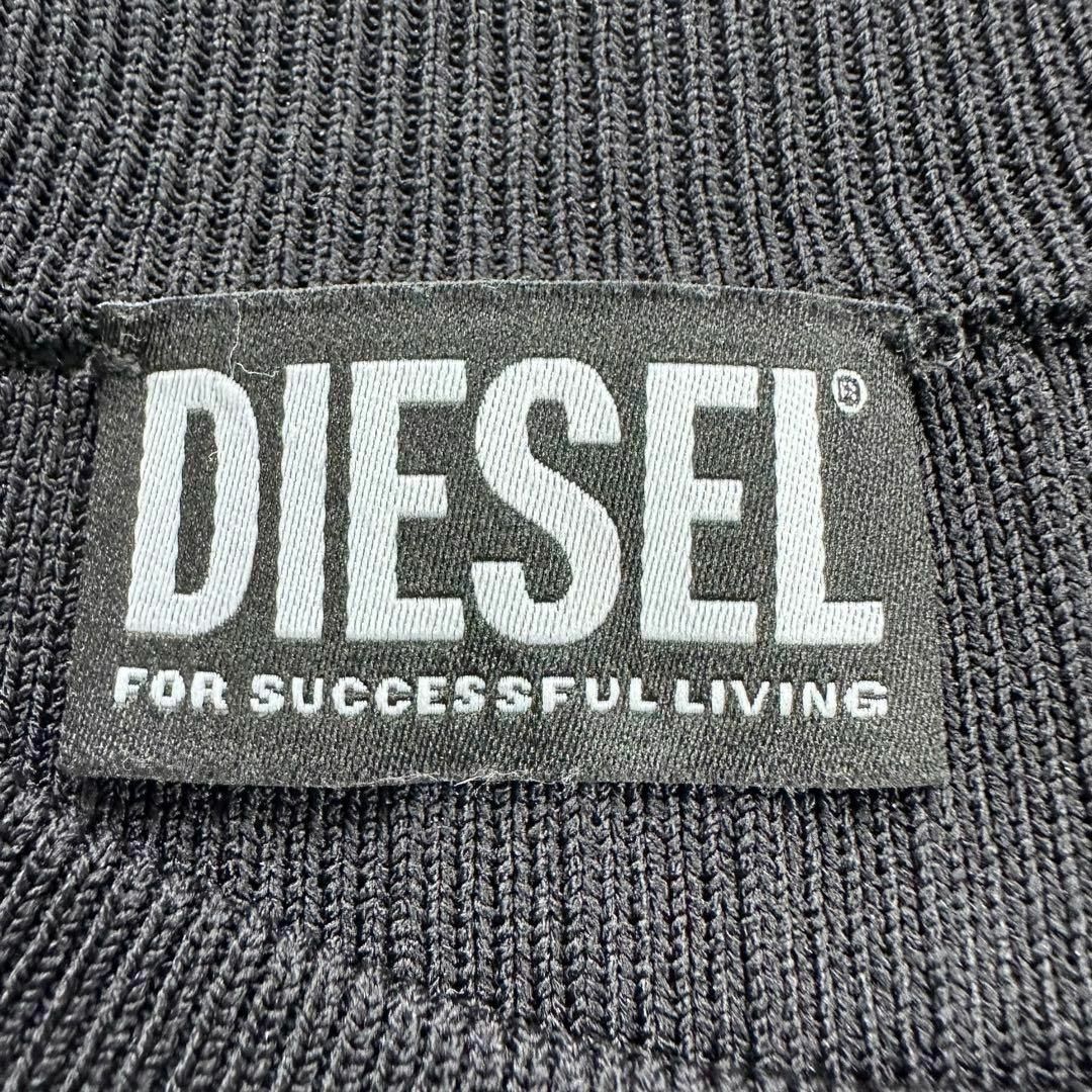 DIESEL(ディーゼル)の未使用　DIESEL ディーゼル　メタルロゴプレート　ニット　Lサイズ レディースのトップス(ニット/セーター)の商品写真