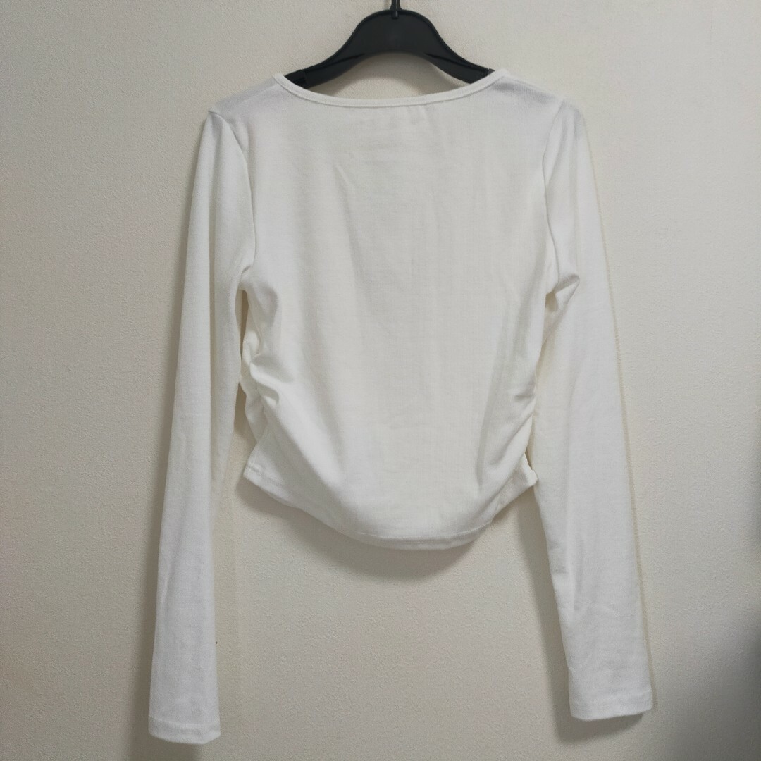 ポケットボタンクロップ長袖Tシャツ レディースのトップス(Tシャツ(長袖/七分))の商品写真