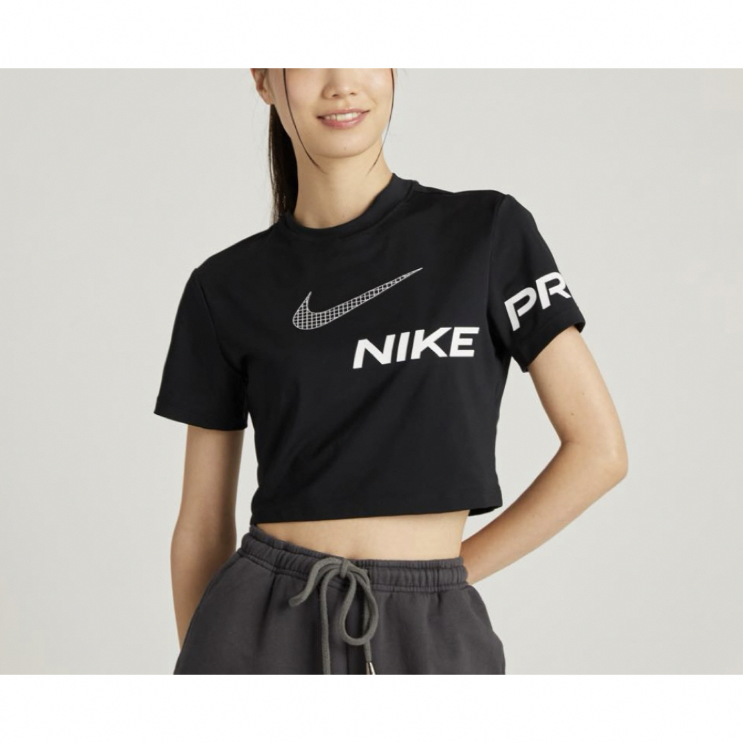 NIKE(ナイキ)の【新品・未使用】NIKEウィメンズ グラフィック クロップ トップ スポーツ/アウトドアのトレーニング/エクササイズ(その他)の商品写真