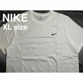 ナイキ(NIKE)の新品 XL NIKE ナイキ 刺繍ロゴ Tシャツ 白黒 シンプルT(Tシャツ/カットソー(半袖/袖なし))