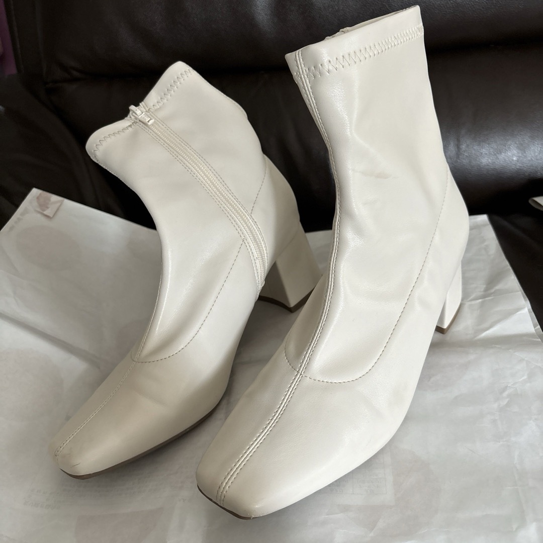 GU(ジーユー)のGU  ウルトラストレッチヒールブーツ  オフホワイト レディースの靴/シューズ(ブーツ)の商品写真