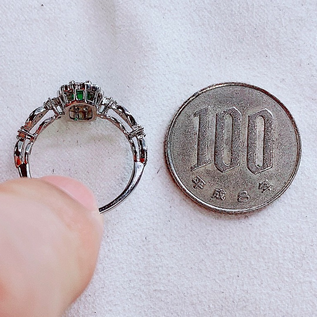 ★0.36ct★✨エメラルド0.29ctダイヤモンドプラチナリング指輪 レディースのアクセサリー(リング(指輪))の商品写真