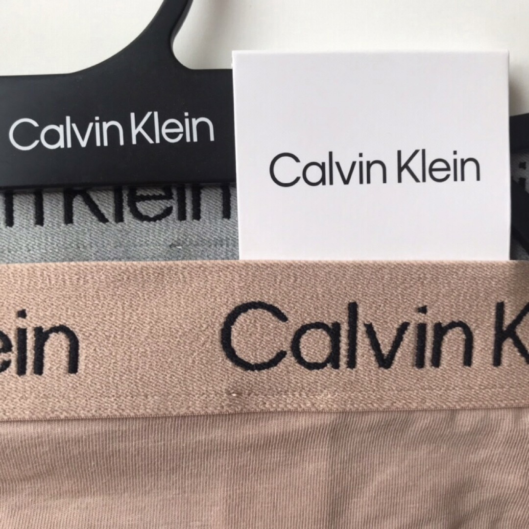 Calvin Klein(カルバンクライン)のレア USA カルバンクライン ショーツ 下着 2枚 ベージュ グレー M レディースの下着/アンダーウェア(ショーツ)の商品写真