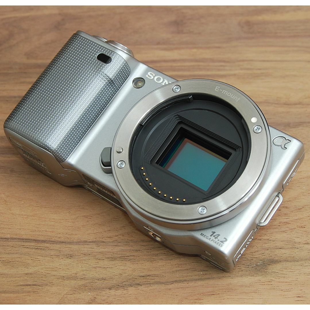 SONY(ソニー)のSONY α NEX-5 マニュアル単焦点レンズセット 1420万画素 スマホ/家電/カメラのカメラ(ミラーレス一眼)の商品写真
