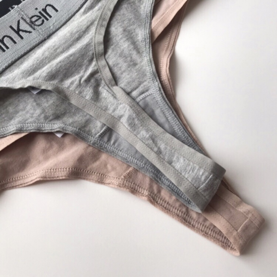 Calvin Klein(カルバンクライン)のレア USA カルバンクライン T ショーツ 下着 2枚 ベージュ グレー M レディースの下着/アンダーウェア(ショーツ)の商品写真
