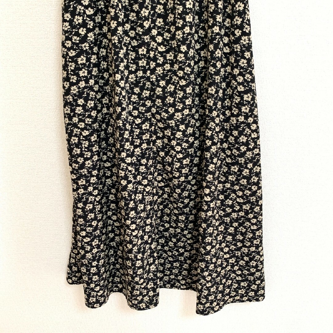 フレアスカート　M　ブラック　ベージュ　花柄　きれいめ　ポリ100% レディースのスカート(ロングスカート)の商品写真
