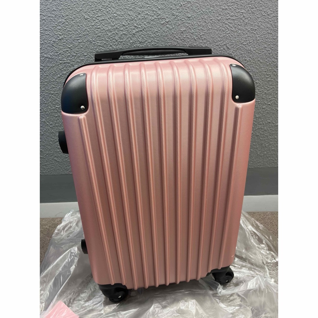 38リットル　Ｓサイズ　機内持ち込み　ローズピンク　キャリーバッグ レディースのバッグ(スーツケース/キャリーバッグ)の商品写真